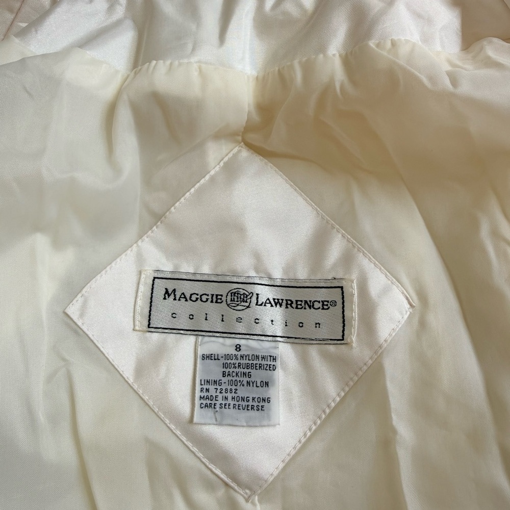 Chic Ivory Trench Coat - Picture 3 of 6